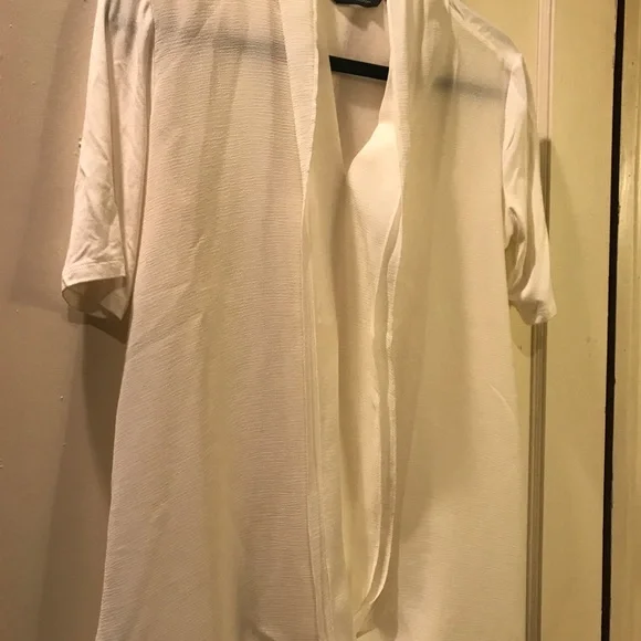 Halston winter white blouse - Picture 2 of 7